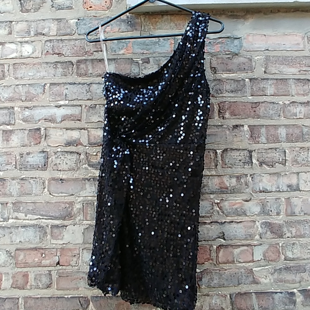 Little black sequin dress ✨